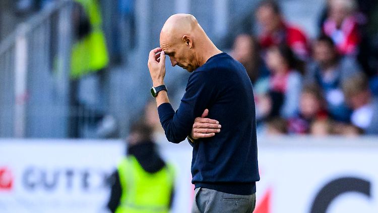 "Ich frage mich, ob er ihm den Fuß erst brechen muss, damit es Rot gibt?", beklagte sich VfL-Coach Thomas Letsch.