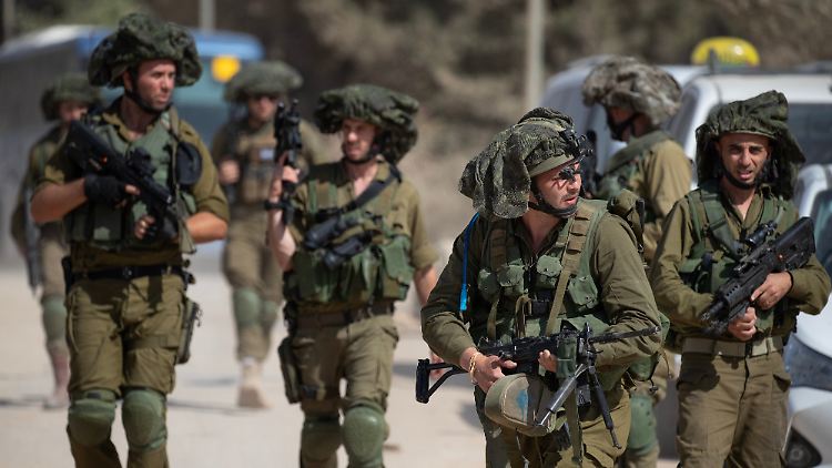 Israelische Soldaten, hier im Einsatz im Kibbuz Be'eri, haben auch im Westjordanland viel zu tun.