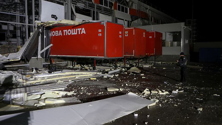 Bilder aus Korotytsch zeigen das völlig zerstörte Postdepot.