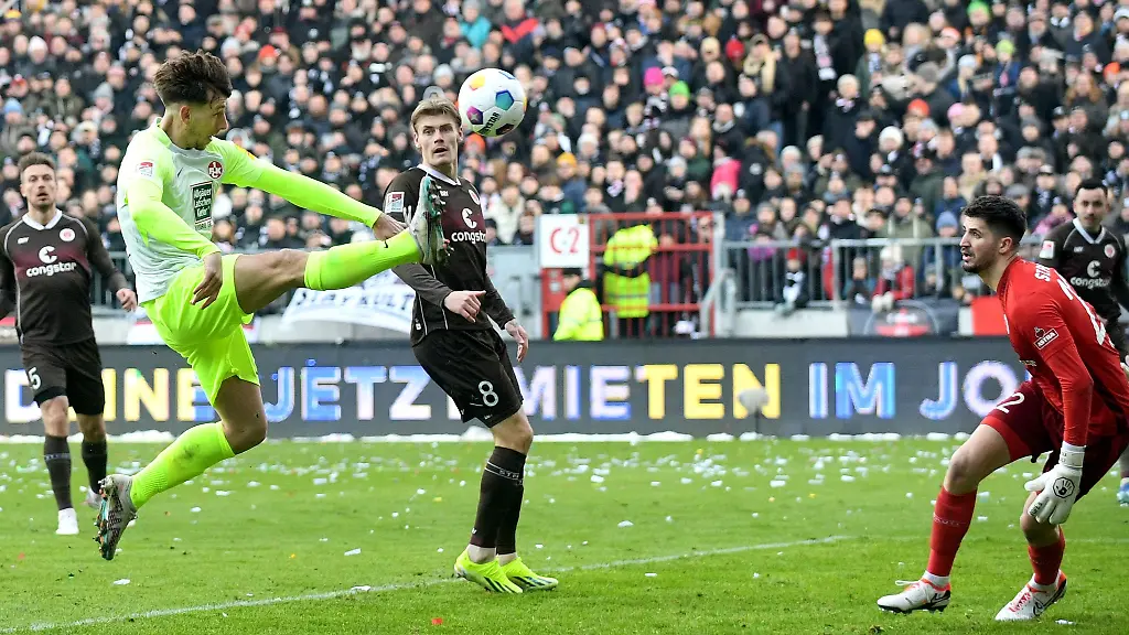 Fussball-2-Bundesliga-FC-St-Pauli-1-FC-Kaiserslautern-18-Spieltag-Millerntor-Stadion