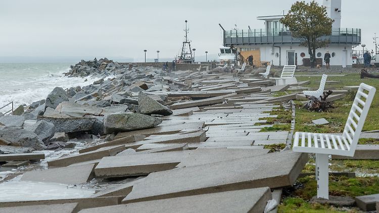 In Sassnitz auf Rügen wurde die Promenade zerstört.