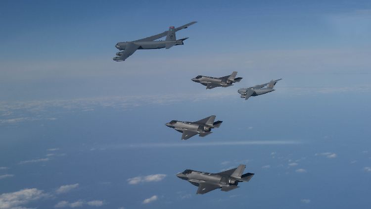 US-Bomber und südkoreanische Jets bei einer Militärübung im vergangene Jahr.