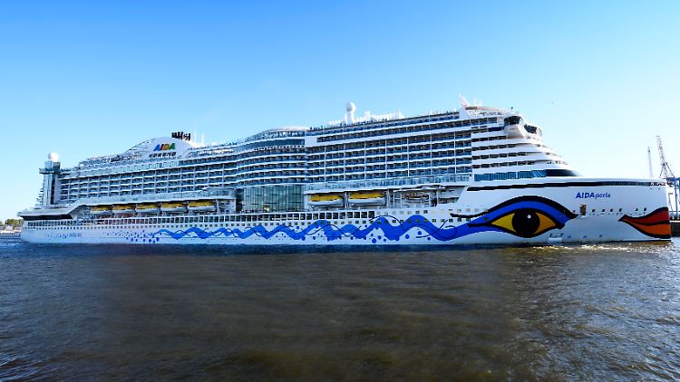 Die "Aida Perla" im Hafen von Hamburg. 