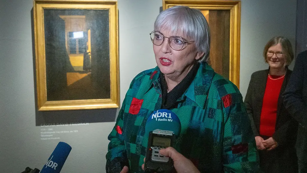 Claudia-Roth-Staatsministerin-fuer-Kultur-und-Medien-besucht-das-Pommersche-Landesmuseum