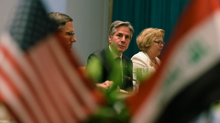 "Wir gehen davon aus, dass es die Wahrscheinlichkeit einer Eskalation gibt", sagt Blinken. 