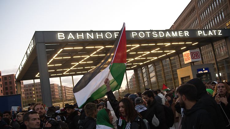 Pro-Palästina-Demonstration am Potsdamer Platz in Berlin.