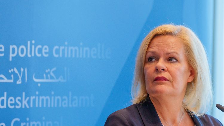 Die Zahl der Rückführungen ist in diesem Jahr bereits 27 Prozent höher als im Vorjahreszeitraum, sagt Nancy Faeser.