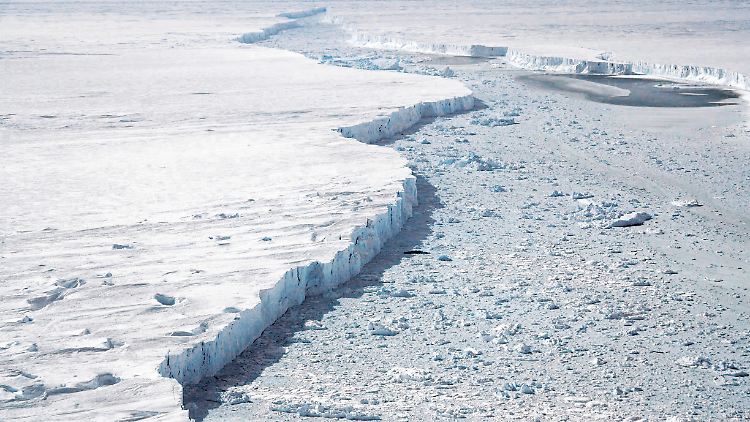 Pine-Island-Gletscher in der Westantarktis: Da er immer dünner wird, sich zurückzieht und so zum Anstieg des Meeresspiegels beiträgt, wird er von Wissenschaftlern genau beobachtet.