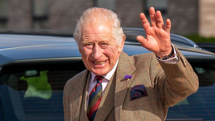 Hat kein Problem damit, wenn sein tägliches Stück Kuchen nicht frisch ist: König Charles III.