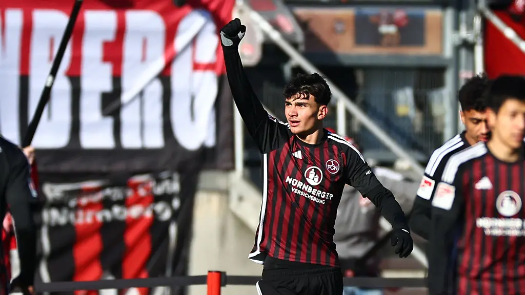 Der-Nuernberger-Can-Yilmaz-Uzun-jubelt-ueber-seinen-Treffer-zum-1-0