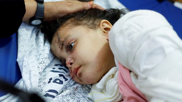 Die vierjährige Fulla Al-Laham verlor bei einem Raktenangriff im Süden des Gazastreifen ihre Eltern und alle ihre Geschwister.