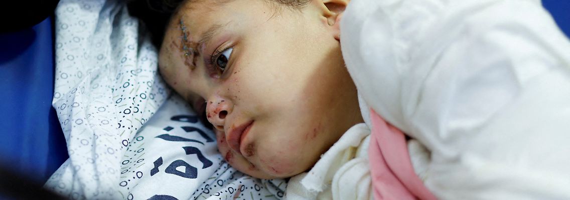 2023-10-15T081616Z_1063413265_RC2BS3ALHSWE_RTRMADP_3_ISRAEL-PALESTINIANS-GAZA-GIRL.JPG