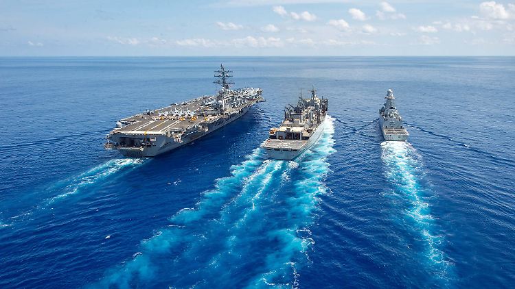 Bei einer Evakuierung könnte auch der Flugzeugträger USS Dwight D. Eisenhower zum Einsatz kommen.