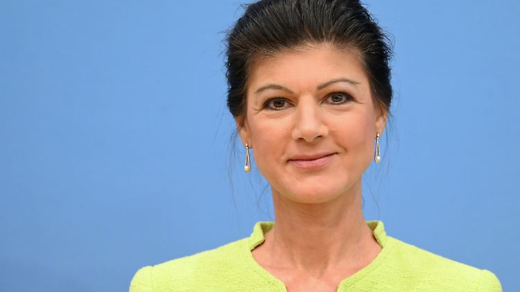 Wagenknecht hat die Linke, der sie samt Vorgängerparteien SED und PDS mehr als drei Jahrzehnte angehörte, verlassen.