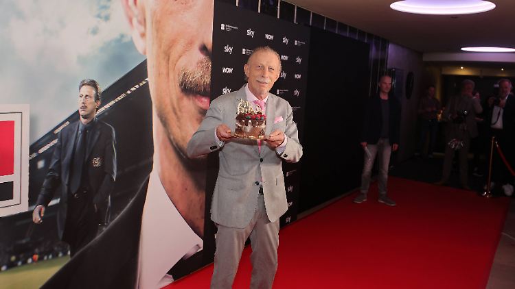Christoph Daum feiert seinen 70. Geburtstag in Köln.