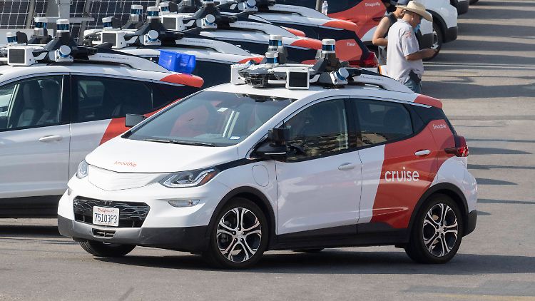 Die Robotaxis von Cruise sahen die Unfallpersonen auf sich zukommen und reagierten, konnten den Zusammenstoß aber nicht mehr verhindern.