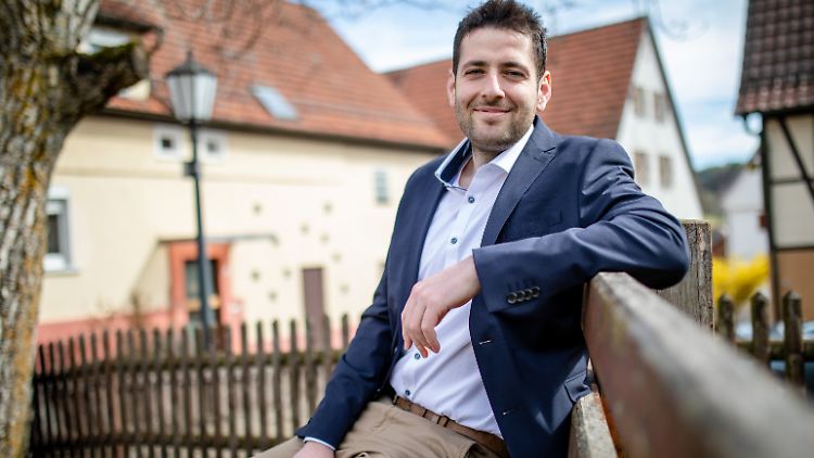 Ryyan Alshebl kam übers Mittelmeer nach Lesbos und ist jetzt Bürgermeister von Ostelsheim.