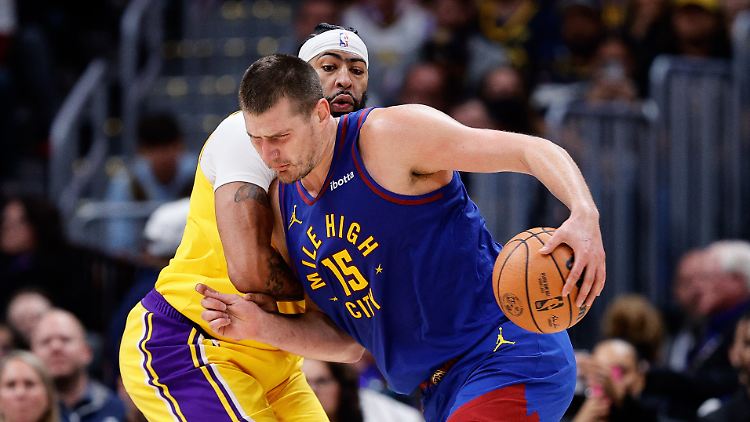 Nikola Jokic büffelt sich wieder einmal erfolgreich durch.