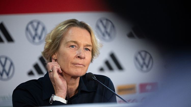 "Mein ganzes Interesse gilt dem Wohl und dem Erfolg dieser mir ans Herz gewachsenen Mannschaft und allen Spielerinnen", postet Bundestrainerin Martina Voss-Tecklenburg bei Instagram.