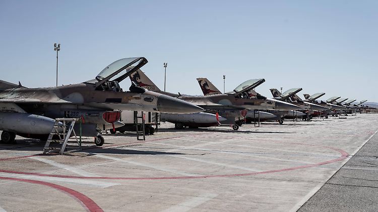 Die israelische Luftwaffe hat militärische Ziele in Syrien angegriffen.