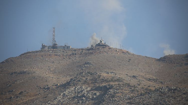 Rauch steigt nach einem israelischen Angriff am 14. Oktober über dem libanesischen Dorf Kfar Schuba auf.