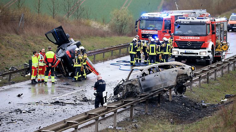 Die Menschen in dem entgegenkommenden Auto hatten keine Chance.