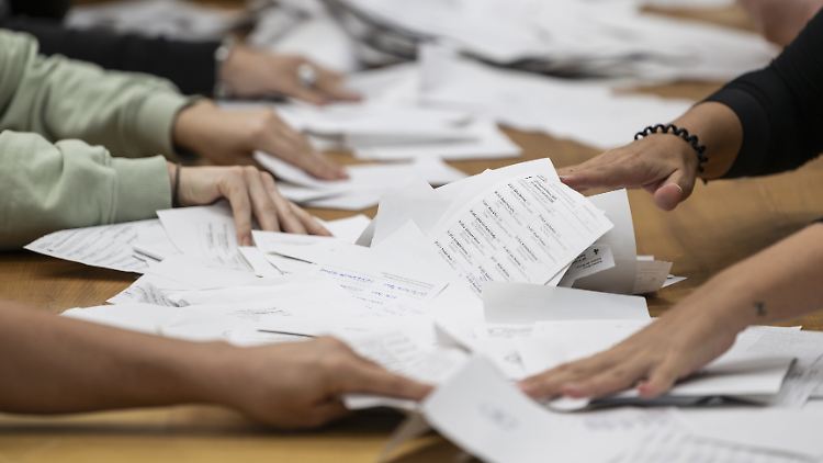 Bei der Auszählung der Stimmen zur Nationalratswahl in der Schweiz ging offenbar noch alles gut, bei der technischen Übermittlung kam es dann zu Fehlern.
