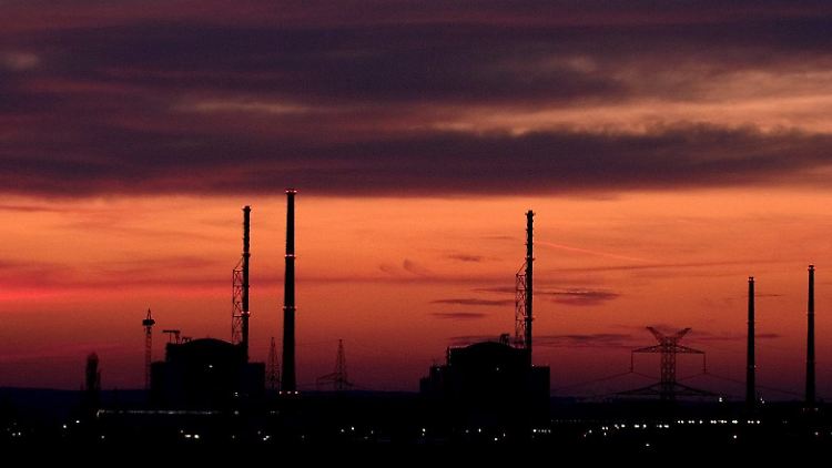 Blick auf das Atomkraftwerk Kosloduj am frühen Morgen.