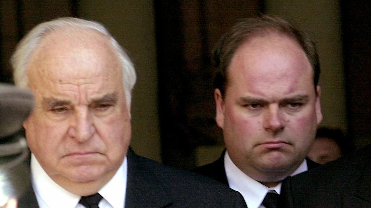 Helmut und Walter Kohl bei der Beerdigung von Hannelore Kohl.