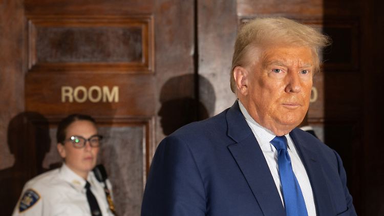 Seine verbalen Entgleisungen kosten Trump inzwischen schon 15.000 Dollar.