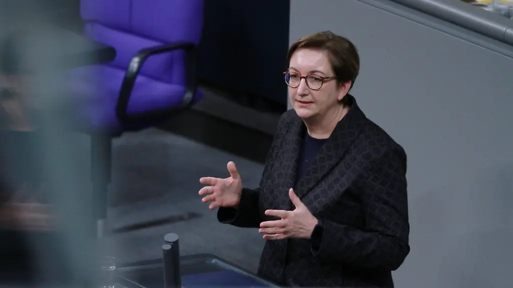 Klara-Geywitz-Bundesministerin-fuer-Wohnen-Stadtentwicklung-und-Bauwesen-will-die-neue-KfW-Foerderung-so-schnell-wie-moeglich-auf-den-Weg-bringen