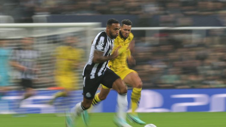 Felix Nmecha und seine BVB-Kollegen wehrt sich robust gegen Newcastles Superoffensive.