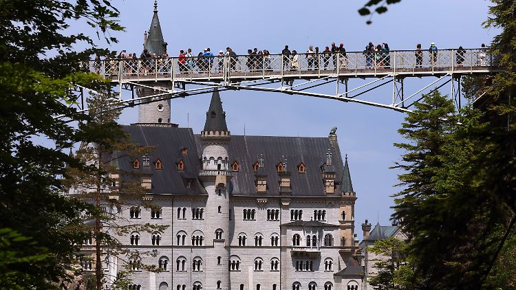 Im Juni stieß ein US-Tourist nahe der Marienbrücke bei Schloss Neuschwanstein zwei Frauen in eine Schlucht.