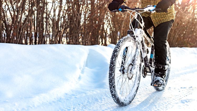 Eis, Schnee und Matsch stellen besondere Ansprüche an Fahrräder. Welche sind die besten Winterreifen für Bikes? 