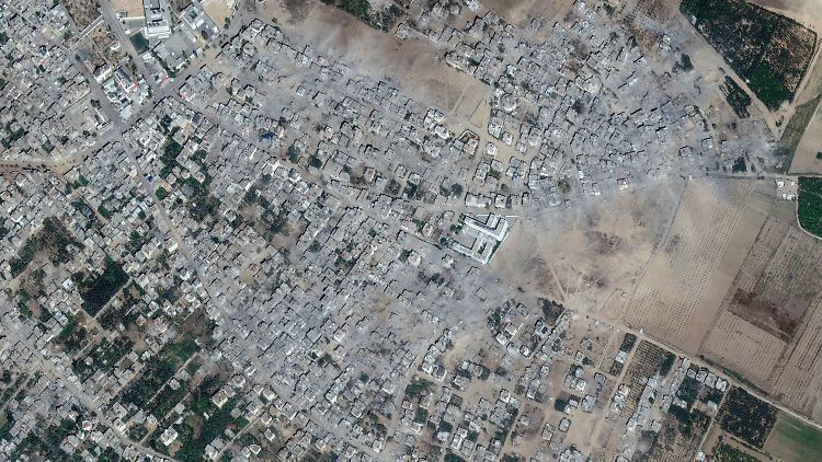 Der nördliche Gazastreifen nach einem israelischen Angriff. Israel reagiert damit auf die Tötung von Hunderten Israelis und die Verschleppung zahlreicher Geiseln durch Hamas-Terroristen am 7. Oktober.