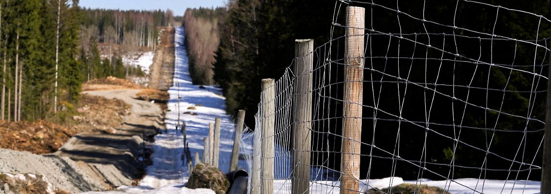 2023-04-14T135225Z_1158644966_RC2DE0A94KG5_RTRMADP_3_UKRAINE-CRISIS-FINLAND-SECURITY.JPG