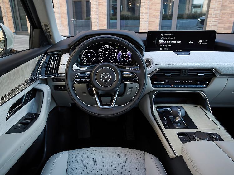 Das Cockpit des Mazda CX-60 e-Skyactiv D 200.