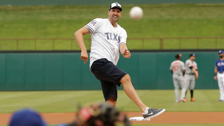 Nowitzki, hier auf einem Bild aus dem Jahr 2019, ist regelmäßiger Gast bei den Texas Rangers.