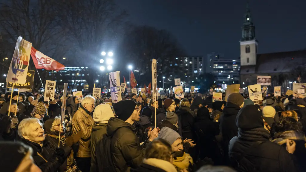 3500-Menschen-demonstrierten-am-17-Januar-vor-dem-Roten-Rathaus-in-Berlin-gegen-die-Deportationsplaene-des-rechtsradikalen-Treffens-in-Potsdam