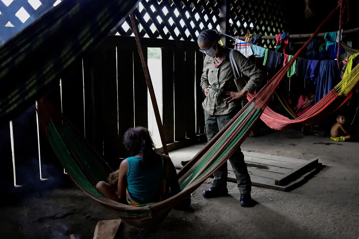 Marina-Silva-Brazil-s-Minister-of-the-Environment-and-Climate-Change-talks-with-a-Yanomami-woman