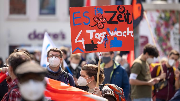 Im Beirat des Projektes sitzen Vertreter von Arbeitnehmern und Arbeitgebern, begleitet wird es von Wissenschaftlern.