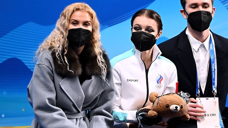 Anna Schtscherbakowa (r.) wurde in Peking Olympiasiegerin.