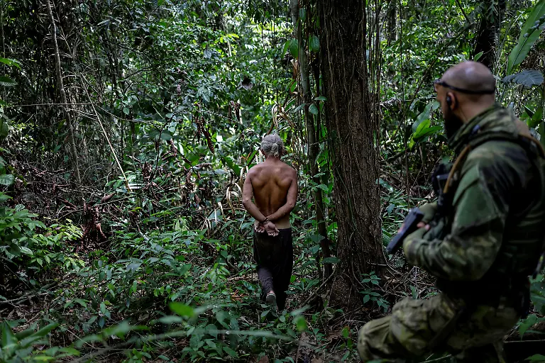 2024-01-18T101106Z-1091765024-RC24R4AB8T55-RTRMADP-3-BRAZIL-ENVIRONMENT-YANOMAMI