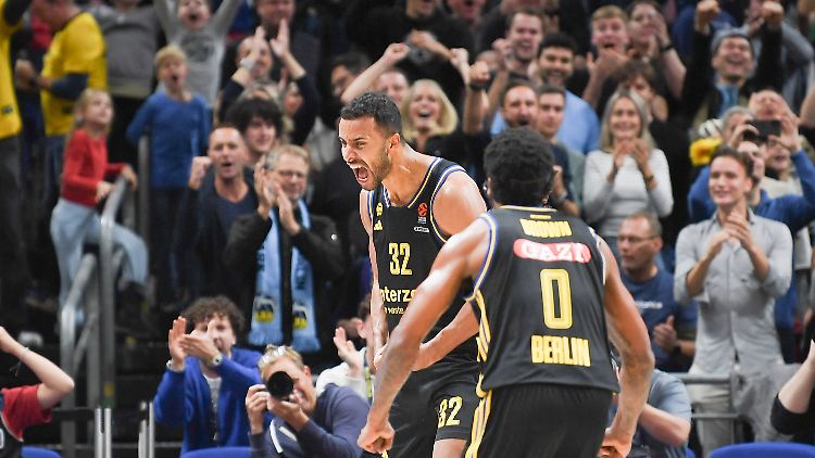 In Topform: Johannes Thiemann von Alba Berlin.