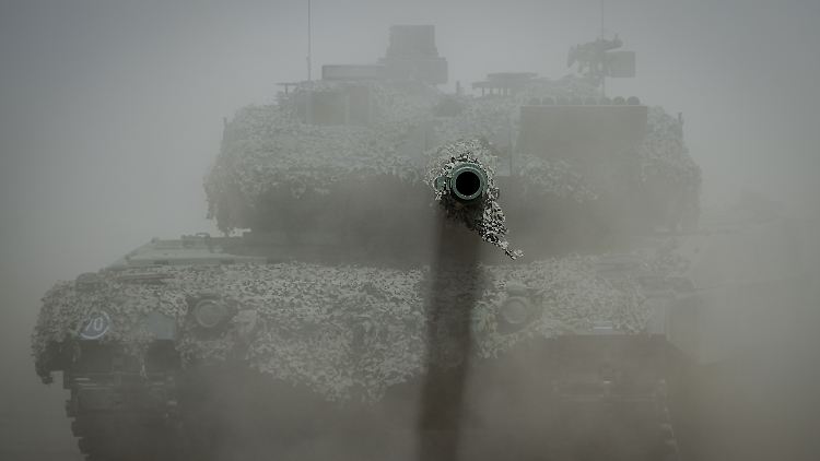Ein Leopard-2-Kampfpanzer der Bundeswehr: Bei der NATO-Übung "Griffin Storm" trainierten im Sommer etwa 1000 Bundeswehrsoldaten zusammen mit der litauischen Armee die Verteidigung der NATO-Ostflanke.