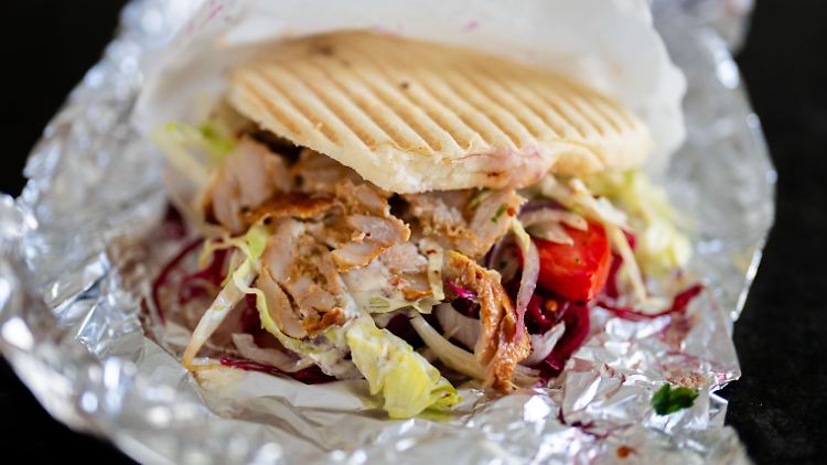 Hühnerfleisch, das in Kebab verwendet wurde, soll Ursprung für zahlreiche Salmonellenfälle in Europa und den USA sein. 
