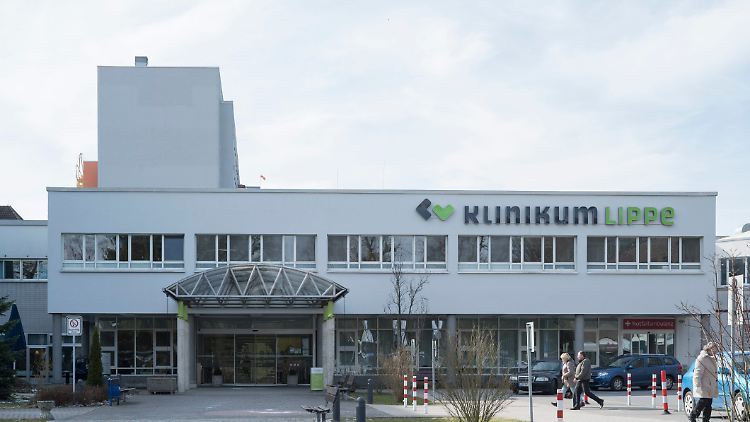 Am Klinikum Lippe im westfälischen Lemgo hat sich eine Putzkraft an vier Patientinnen vergriffen. 