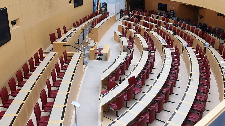 Im Sitzungssaal des Bayerischen Landtags wird AfD-Abgeordneter Halemba wohl so schnell nicht Platz nehmen. 