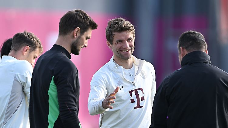 Thomas Müller findet sich häufiger auf der Ersatzbank wieder als er möchte.