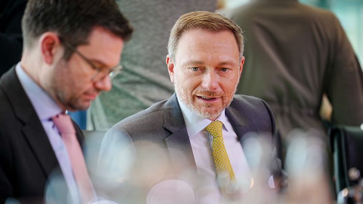 Christian Lindner und Marco Buschmann halten die Zahlungen an Asylbewerber für zu hoch.